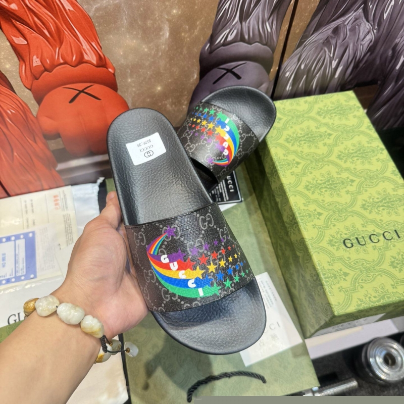 G*u*i slippers